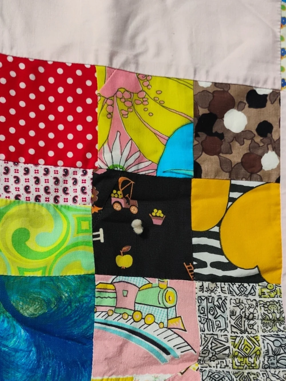 🧵 VINTAGE QUILT  🩷 PATCHWORK LAP QUILT HANDMADE 42